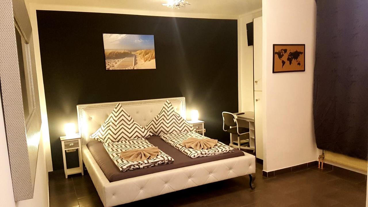 Hotel 105 *