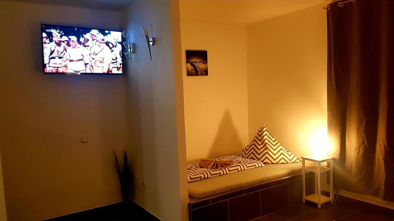 Hotel 105