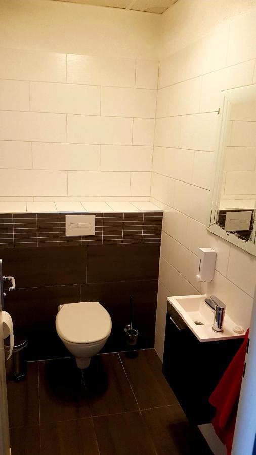 Hotel 105 *