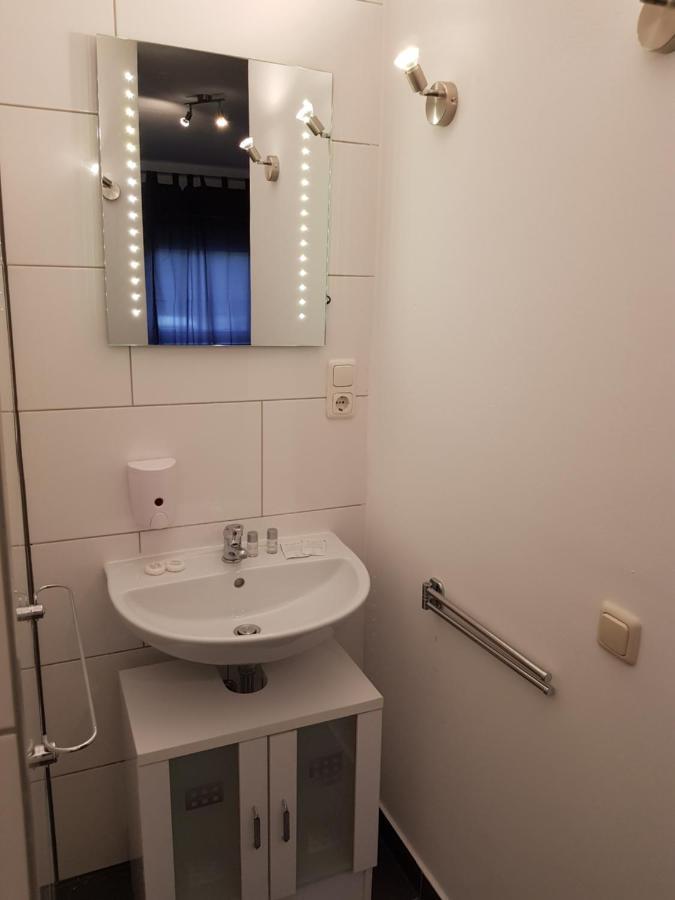 Hotel 105 *