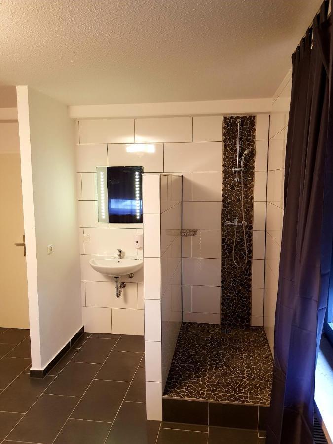 105 Hotel *