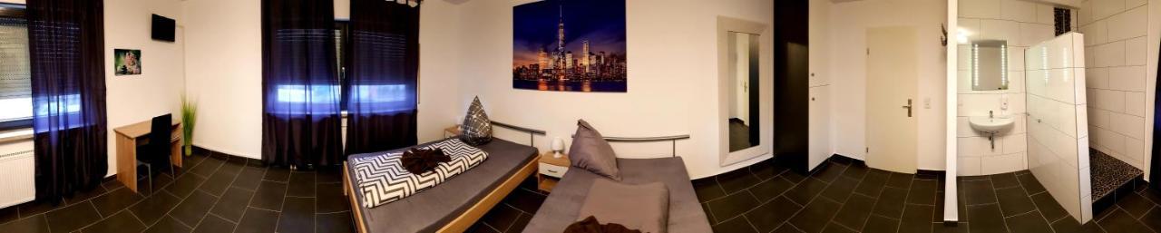 Hotel 105 *